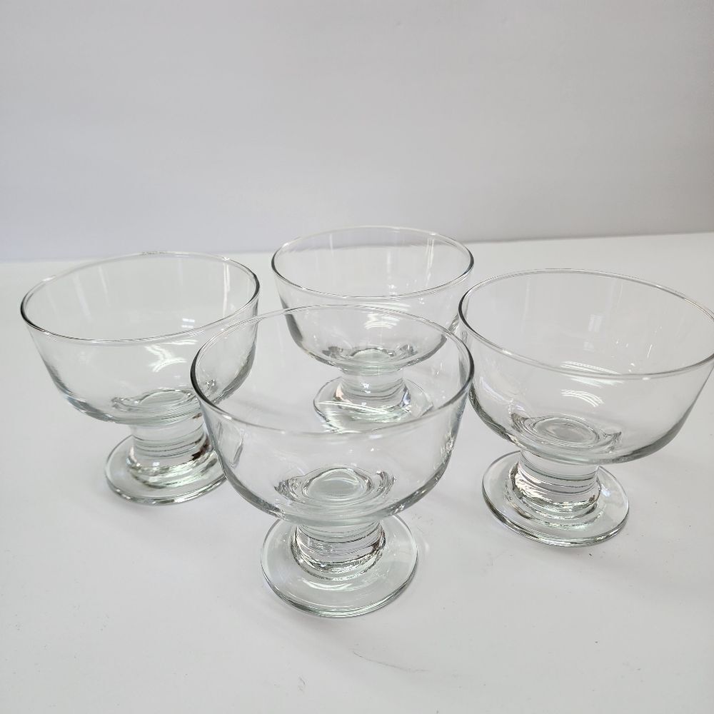Set of 4 Clear Glass Dessert Bowls with Stems